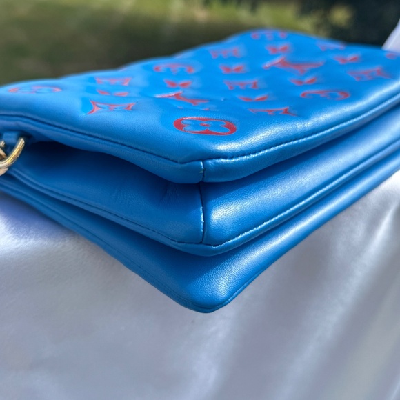 Louis Vuitton Coussin PM in limited-edition blue lambskin embossed with COA - Picture 4 of 7